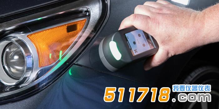 美國愛色麗X-rite MA-5 QC多角度色差儀，用于效果飾面的可操作色彩測量工具，可以在制造過程的早期識別顏色缺陷并避免不必要的返工。    美國愛色麗X-rite MA-5 QC多角度色差儀產(chǎn)品簡介：  MA-5 QC多角度色差儀，以在制造過程的早期識別顏色缺陷并避免不必要的返工。  它采用戰(zhàn)略性放置的光學元件，與市場上任何其他五角設備相比，速度快 60%，重量減輕 50%，緊湊度提高 40%。  這使操作員可以用一只手輕松定位 MA-5 QC，每小時捕獲更多測量值。  MA-5 QC可在2.5秒內(nèi)快速測量和采集多個數(shù)據(jù)點，從而實現(xiàn)自動化作業(yè)。憑借緊湊輕巧的設計，該儀器可輕松單手操作，顯著減輕操作疲勞。  此外，通過指示燈確保正確對準，并配備自動光學快門來防止灰塵侵入設備。  MA-5 QC配備直觀的觸摸屏以及合格/不合格紅色和綠色指示燈，可方便進行容差檢測，并一鍵式快速輸出報告。  通過溫度預覽功能，MA-5 QC可以確定樣品溫度是否在影響色彩數(shù)據(jù)，從而方便做出合理的決策。如要充電或者連接PC，秩序簡單的將MA-5 QC裝入便捷的擴展塢。    美國愛色麗X-rite MA-5 QC多角度色差儀產(chǎn)品特點：  . 5角度光譜測量  . 緊湊、輕巧、易用  . 通過五個標準測量角度評估金屬色和特殊效果表面  . 無縫融入質(zhì)量控制(QC)工作流，幾乎無需停機  . 軟件兼容性  . 可連接愛色麗EFX QC軟件等顏色色管理軟件，以及使用MA94模式來連接第三方軟件，以及使用MA94評估模式連接第三方軟件。  . 直觀的用戶界面  觸摸屏可顯示全部五個角度，一目了然地查看數(shù)據(jù)。  . 樣品溫度傳感器  識別樣品溫度是否影響色彩數(shù)據(jù)。.jpg